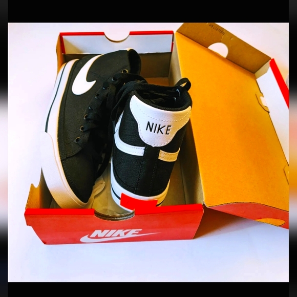 Size 7 - Nike Court Legacy Canvas Mid Black - DD0161-001 - Picture 4 of 6